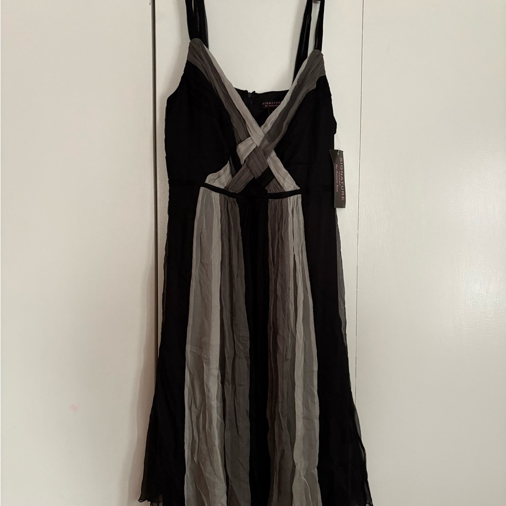Robbie Bee Black and Gray Midi Dress - Picture 2 of 6